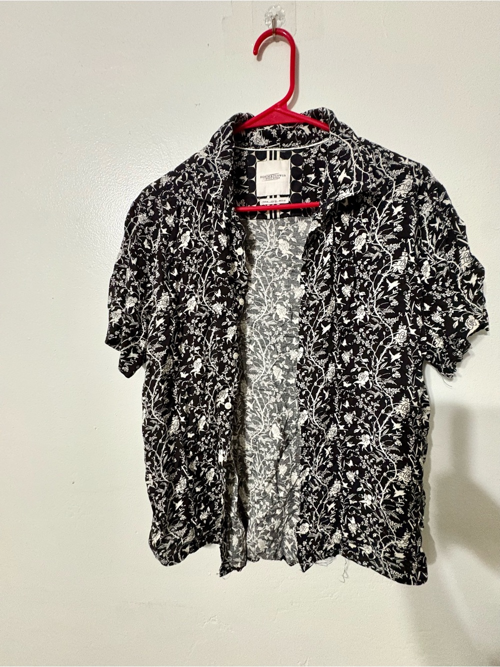Denim & Flower Black and White Floral Short-Sleeve Button-Up Shirt